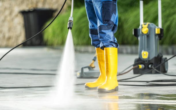 Best Deck Pressure Washing  in Albertson, NY